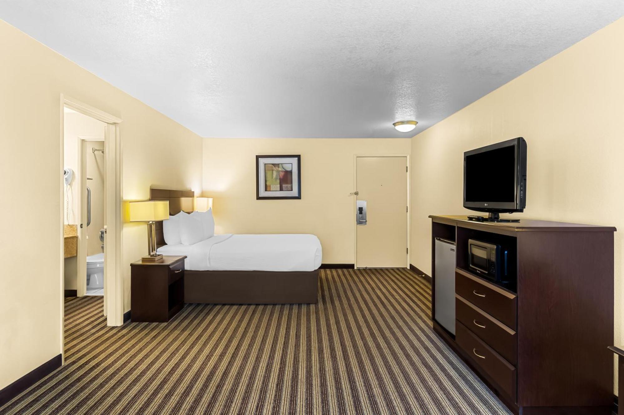 Quality Inn & Suites Vancouver - Hazel Dell Exterior photo