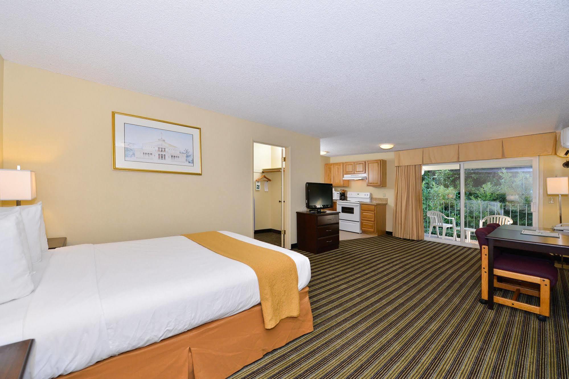 Quality Inn & Suites Vancouver - Hazel Dell Exterior photo