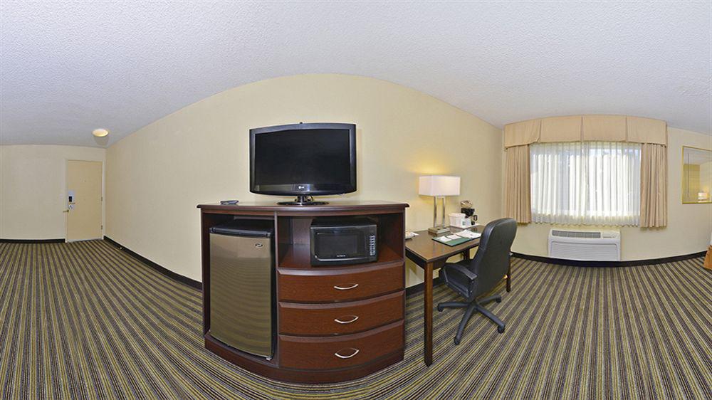 Quality Inn & Suites Vancouver - Hazel Dell Exterior photo